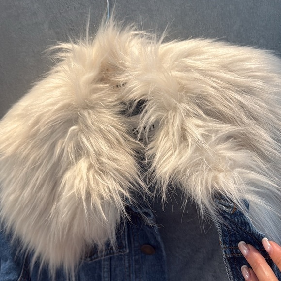 NWT Ami Paris Denim Jacket with White Faux Fur Collar - Picture 8 of 10